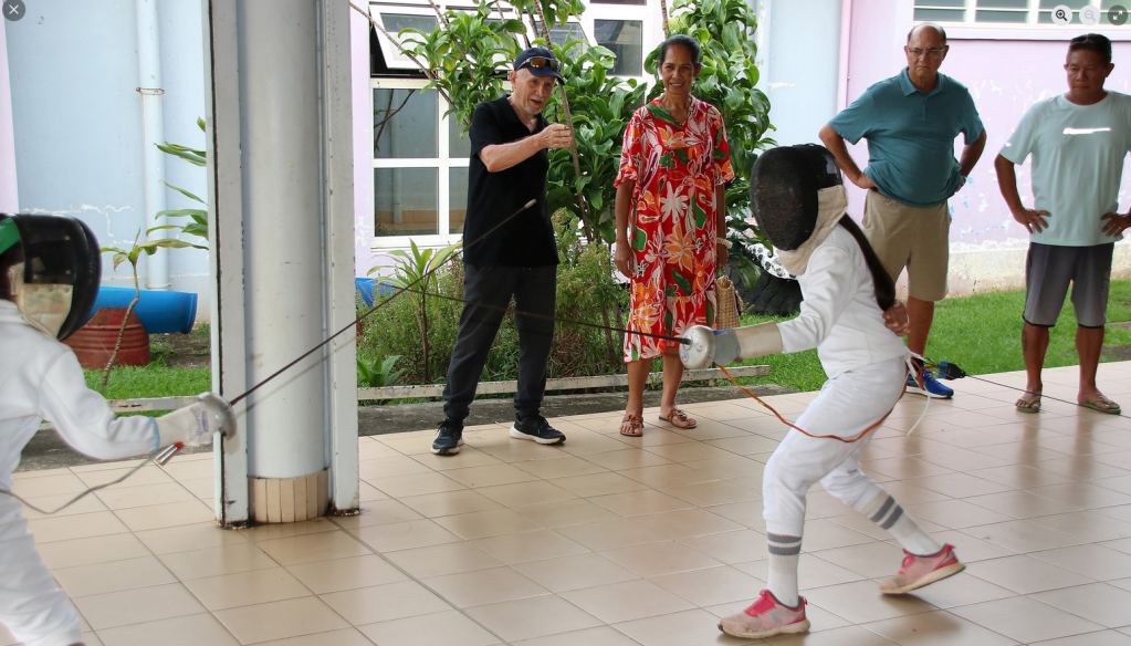Visite de Tavana (mairesse) de Arue Teura IRITI au club de sa commune «les Fines Lames de&nbsp;ARUE»